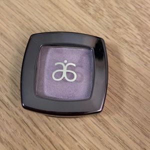 Arbonne eyeshadow in Lilac
